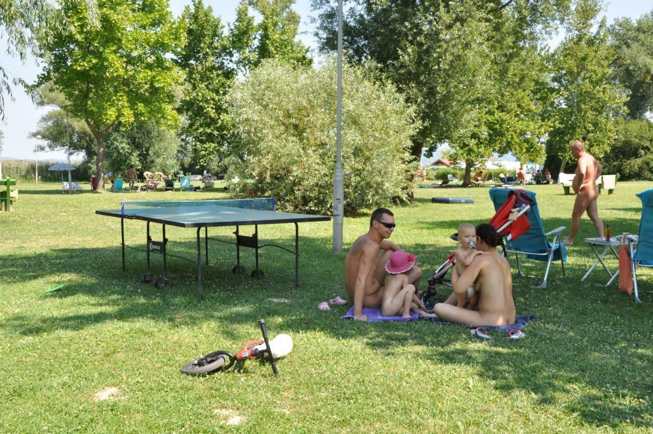 Campsite Naturexpert Mobilhazak-fkk Nudista Balatonbereny