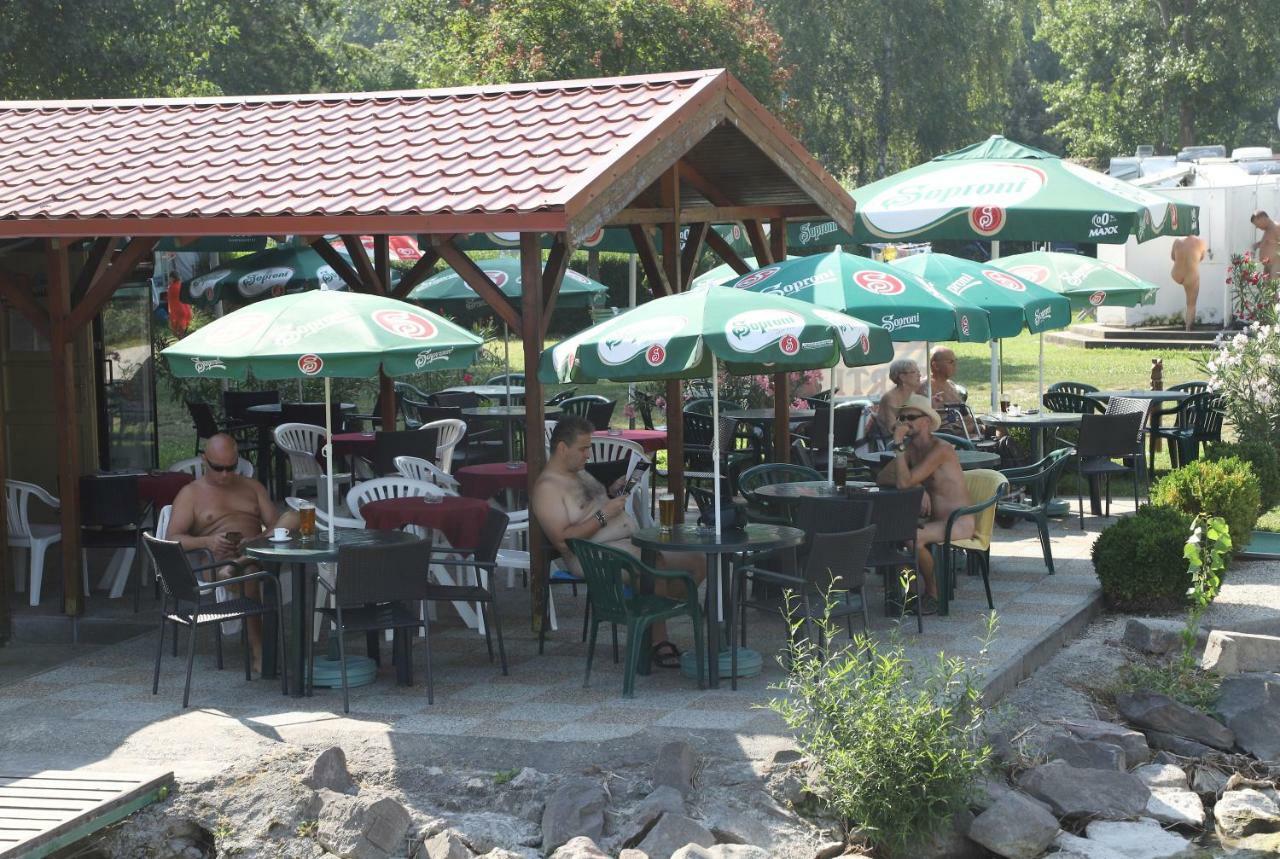 Naturexpert Mobilhazak-fkk Nudista Campsite